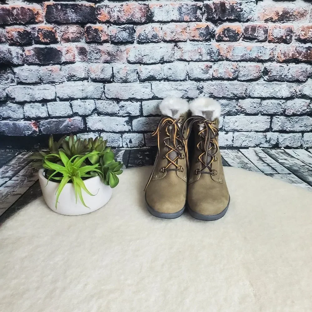 Sperry Tan Lace-Up Fur Collar Ankle Booties